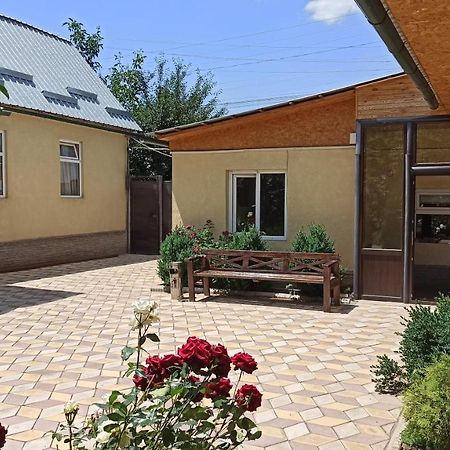 Evergreen Guesthouse Karakol Esterno foto